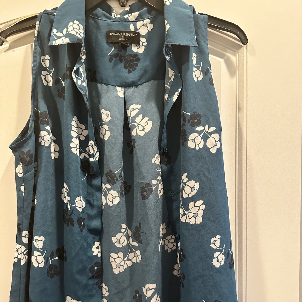 Banana Republic Classic Fit Button Front Tank